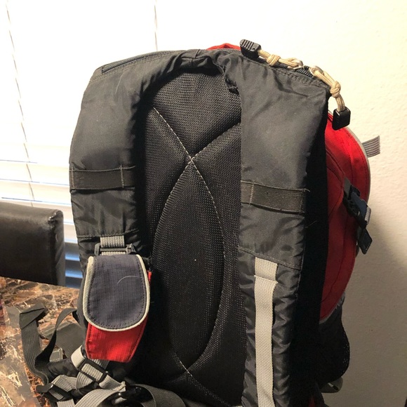 JanSport Polaris 33 Discontinued Red and Black Camping Backpack - Picture 3 of 14